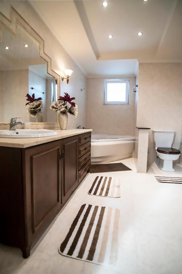 Akrata'S Elegant Luxury Suite Zewnętrze zdjęcie